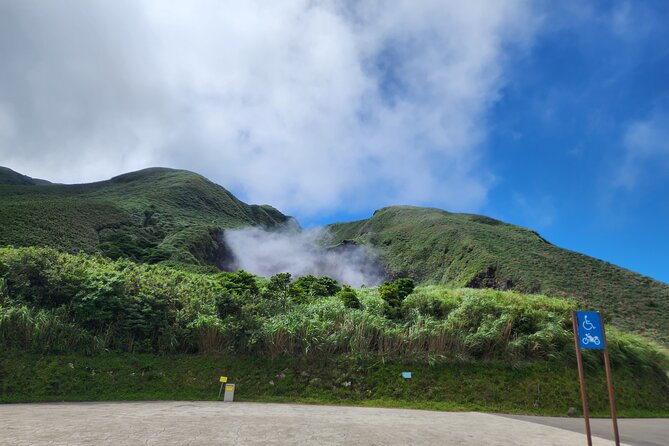 Yamingshan Volcano, Beitou Thermal Valley, Danshui Private Tour - Itinerary Overview