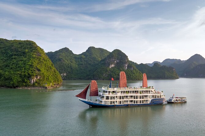3-Day Amica Cruise Exploration Halong and Lan Ha Bay From Halong