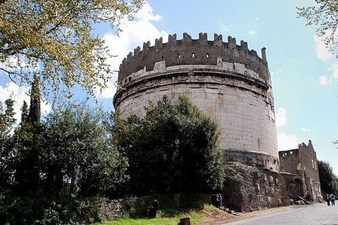 3-Hour Catacumbs and Appian Way Park Guided Tour in Golf Car Pickup