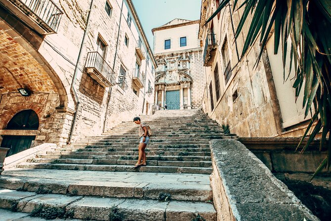 1-Hour Private Mini Photoshoot in Girona - High-Resolution Edited Photos