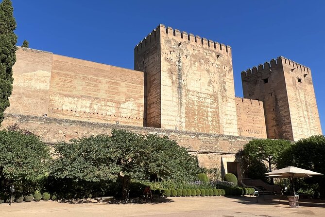 2-Hour PREMIUM Tour Visiting the Alhambra and Generalife - Minimum Traveler Requirement