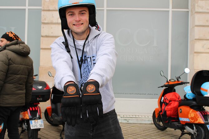 2h Medieval Bordeaux History by Electric 50cc Motorbike - Meeting and Pickup Details