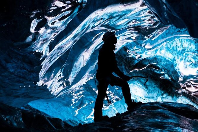 3-Day Tour: Golden Circle, Blue Ice Cave, Jokulsarlon, and Waterfalls - Accommodations and Tour Guides