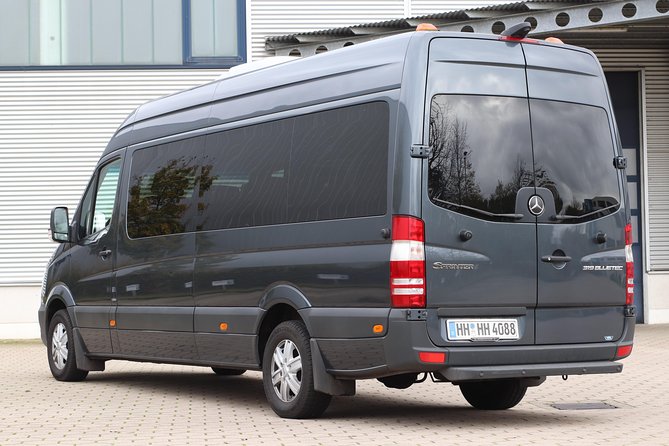 Airport Transfer Luxury Van 8-seater - Professional Chauffeur Assistance
