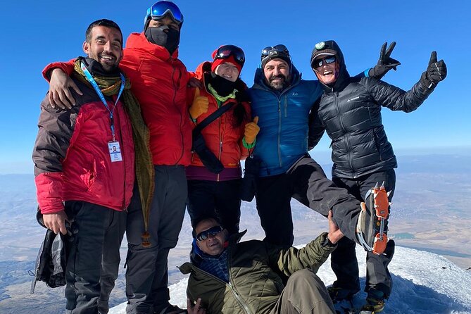 All-inclusive 7-Day Private Trekking of Mount Ararat - Descent and Ishak Pasha Palace