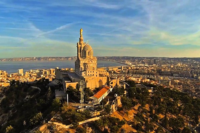 Arrival Transfer: MRS Airport to Marseille in Business Car - Assistance and Product Code