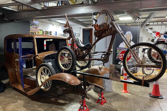 Art on Wheels Gallery - Interactive Exhibits