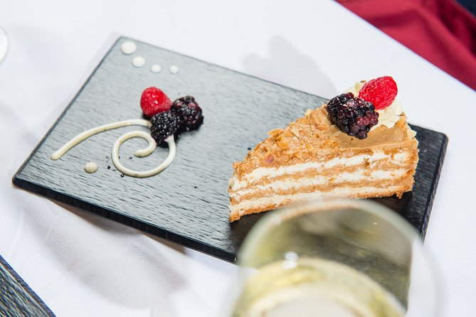 Aruba: 4-Course Dinner Cruise - Friendly Crew and Excellent Entertainment
