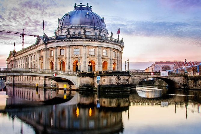 Berlin Airport Transfers : Berlin Airport SXF to Berlin City in Luxury Car - Professional Chauffeurs: Your Personalized Service