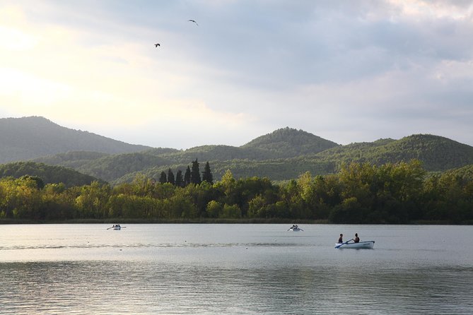Besalú, Banyoles Lake, and the Historical Garrotxa Day Trip - Minimum Traveler Requirements and Refunds