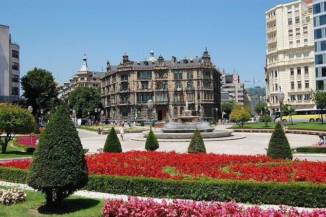 Bilbao, Ranking of Modern Architecture - Alhóndiga Bilbao: A Cultural and Recreational Hub