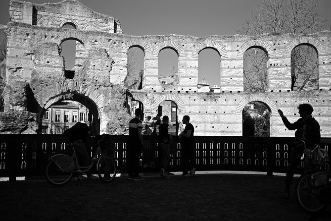 Bordeaux by Bicycle: a 3-Hour Tour Immersive Experience" - Small Group Experience
