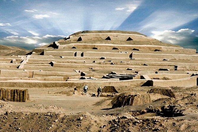 Cahuachi Pyramids Tour and Artisanal Workshop in Nazca - Exploring the Cahuachi Pyramids