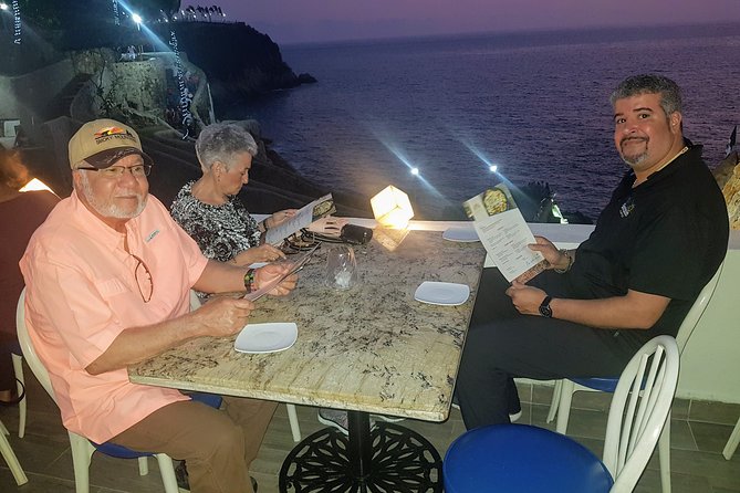 Cliff Diver De Luxe 3 Course Dinner at "La Quebrada" in Acapulco - Common Questions
