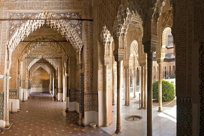 Complete Guided Tour of the Alhambra and Generalife Premium Group - Premium Group Experience
