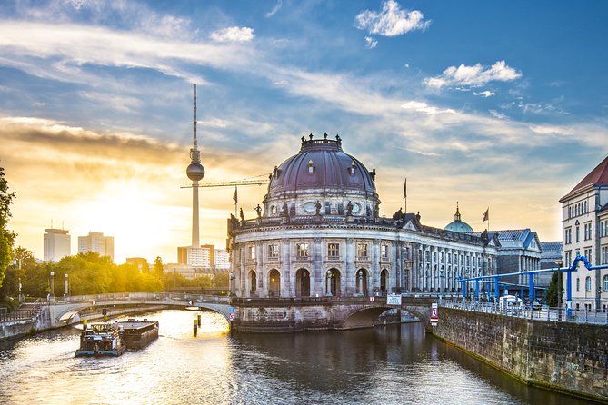 Deluxe Berlin Tour From Warnemünde Port: Gourmet Food, Wines & Top Sights - Top Sightseeing