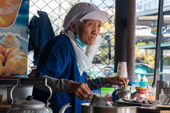 แปลเป็นภาษาอังกฤษ: Thai Street Food & Morning Market Walking Tour in Hua Hin - Convenient Hotel Pickup and Drop-off