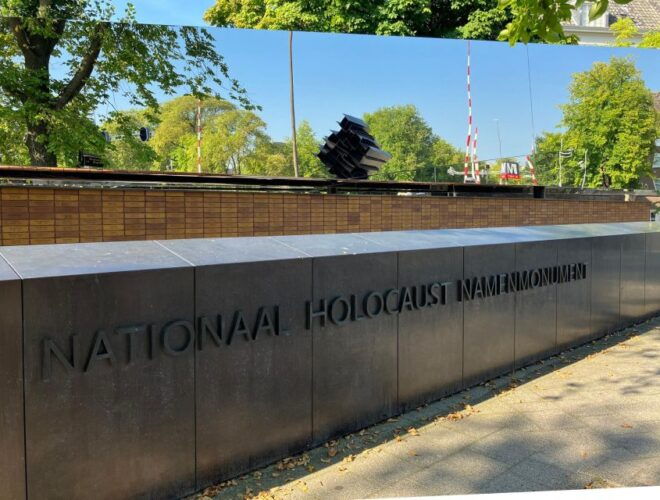 アムステルダム:日本語のウォーキングガイドツアー(2.5時間) - Pickup and Meeting Point Instructions