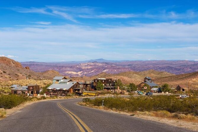 El Dorado Canyon Ghost Town, 7 Magic Mountains Boulder City and Hoover Dam Tour - Positive Reviews About Tour Guides