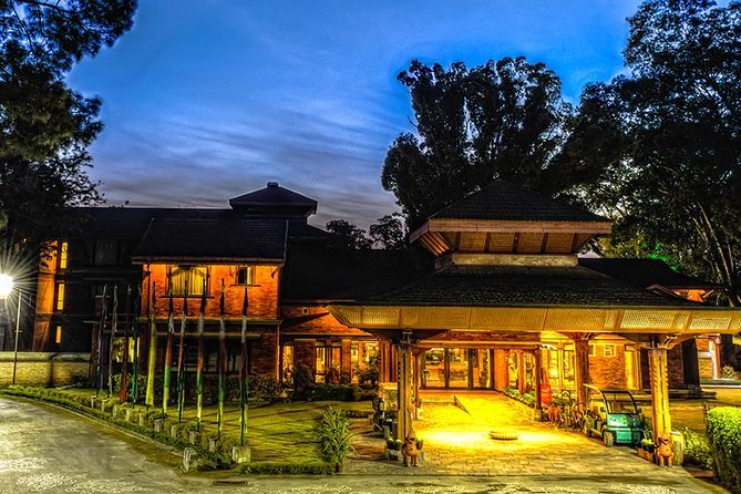 Experience of Everest Base Camp Trek With 5 Star Accommodation in Kathmandu - Meeting and Pickup
