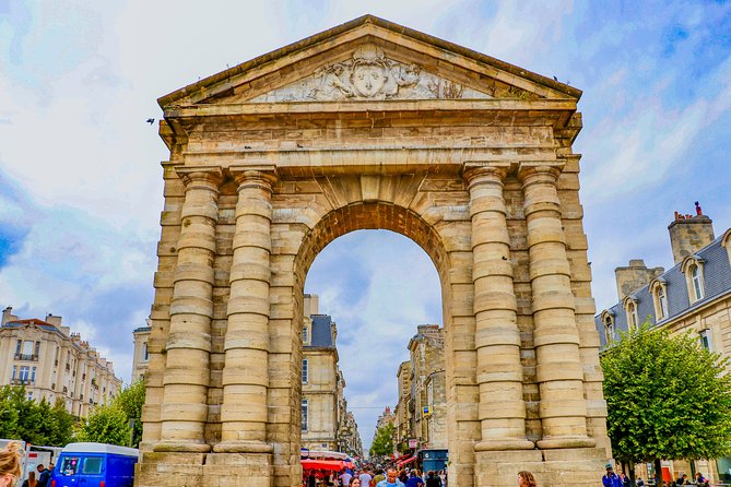 Explore Bordeaux in 1 Hour With a Local - Meeting and Pickup