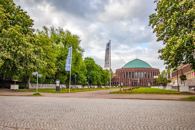Explore Dusseldorf in 1 Hour With a Local - Insider Tips for Food and Drink