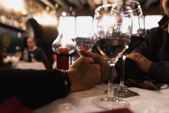 Fall in Love in Venice: Romantic Gondola and Typical Venetian Dinner - Common Questions