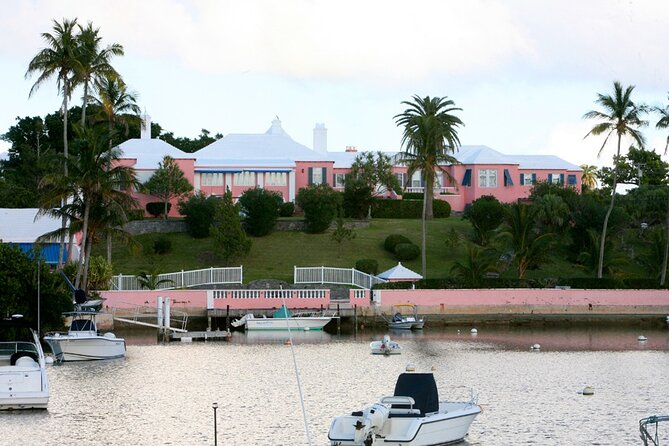 Famous Homes and Hideaways Cruise in Bermuda - Enjoy a Relaxing Boat Trip Along the Shoreline
