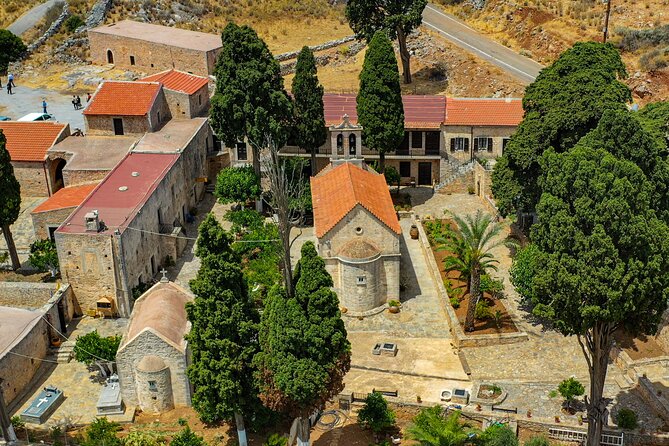 Full-Day Private Guided Tour in a Breathtaking Crete Island - Expert Tour Guide