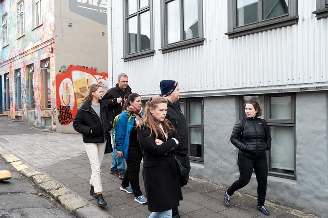 Funky History Walking Tour With Local Storyteller - With Hot Dog - Enjoying Delicious Hot Dogs and Refreshments Along the Way