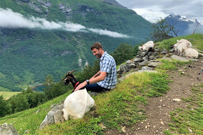 Geiranger Tour in the Footsteps of Royalty  - Andalsnes - Time-saving Itinerary