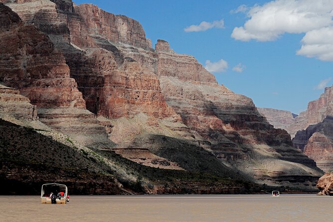 Grand Canyon Helicopter Tour From Las Vegas With VIP Skywalk & Pontoon Boat Ride - Positive Feedback for Tour Guides