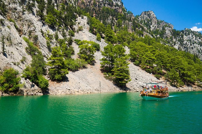 Green Canyon Boat Trip With Lunch and Beverages From Side - Lunch at a Waterfront Restaurant