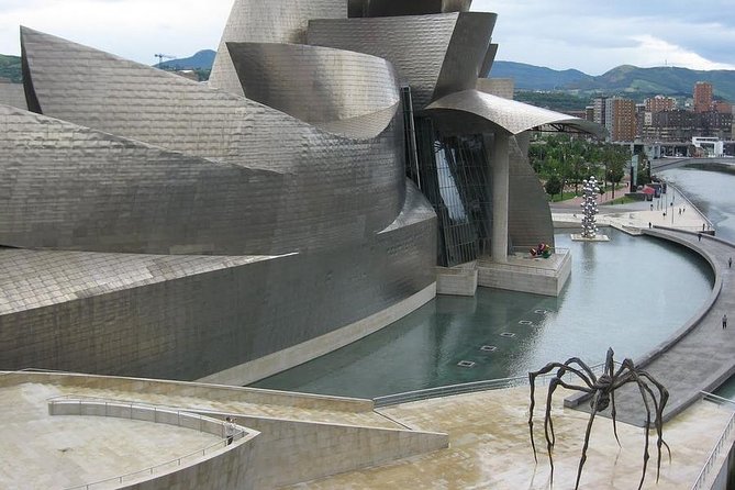Guggenheim Museum Bilbao Private Tour With Official Guide - Exploring the Magnificent Museum Building