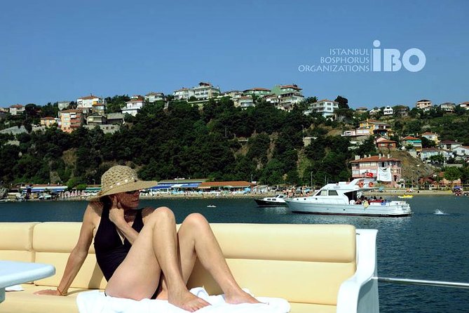 Guided Bosphorus Strait and Black Sea Day Cruise From Istanbul With Lunch - Tour Experience