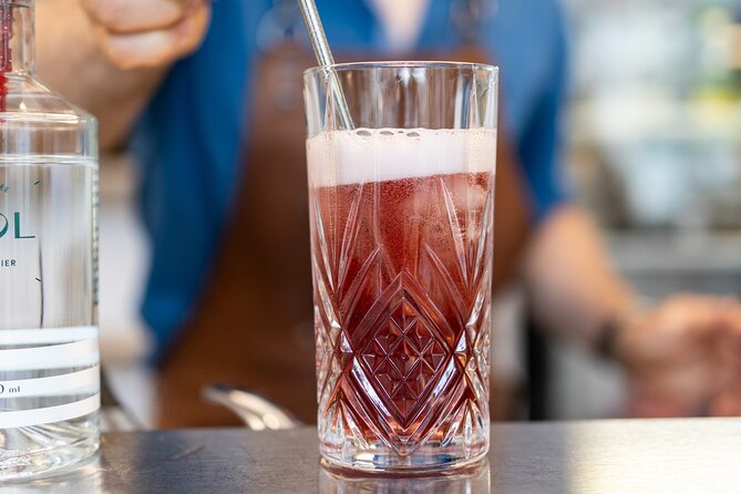 Guided Tour « From the Bee to the Bottle » With Tasting - English - Meeting and Pickup
