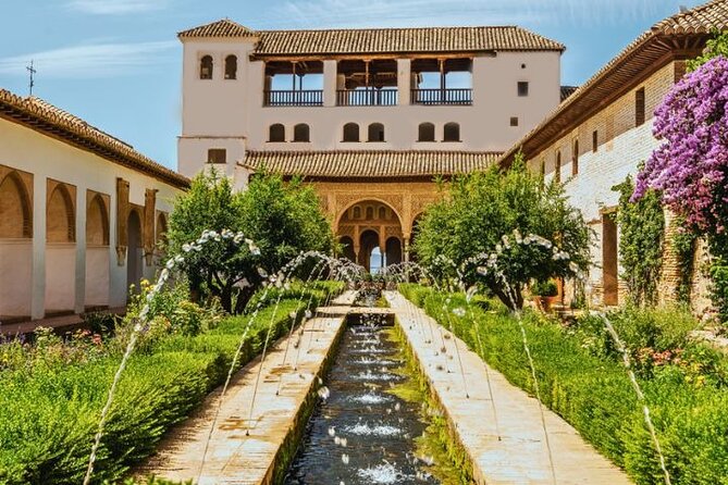 Guided Tour to Alhambra With Generalife, Alcazaba and Carlos V - Meeting and Pickup