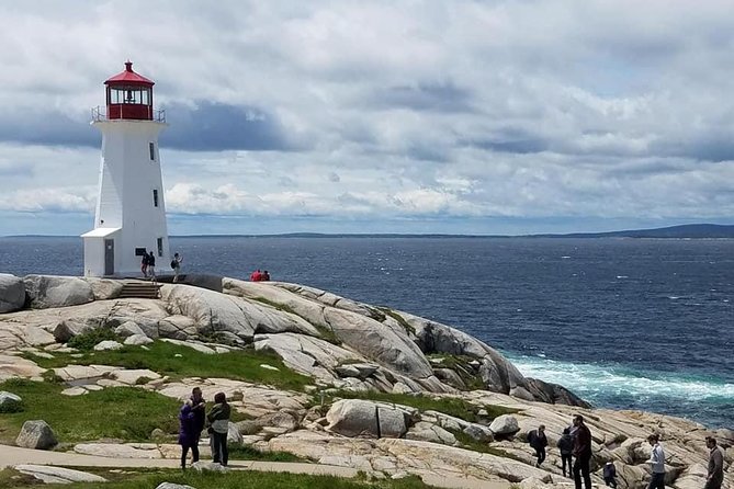 Half-Day Group Tour of Peggys Cove and the Coast  - Halifax - Peggys Point Lighthouse