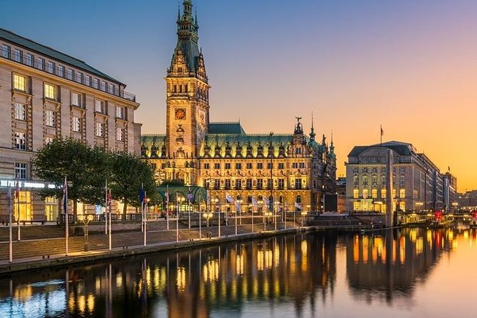 Hamburg Airport Transfers : Hamburg Airport XFW to Hamburg in Luxury Van - Competitive Pricing and Flexible Options for Group Sizes