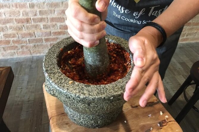 Hands-on Thai Cooking Class & Market Tour in Sukhumvit - Expert Instructors and Teaching Methods