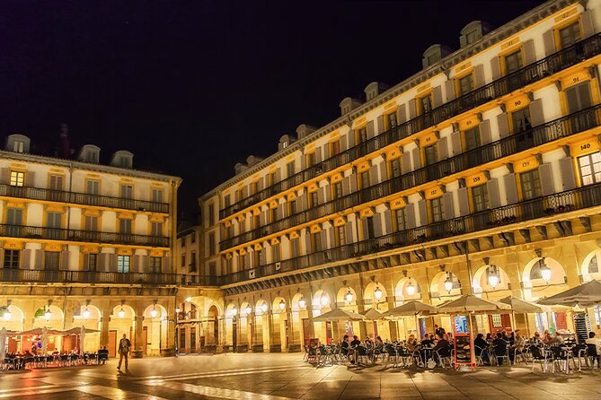 Historical Walking Tour Around San Sebastián With Pintxo - Taking in Vibrant Culture