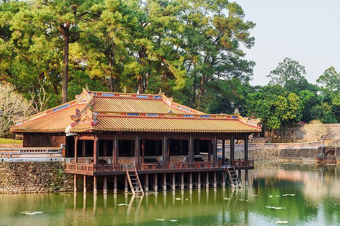Hue Private Tour Royal Tombs, Citadel and Thien Mu Pagoda by Boat - Experiencing a Boat Ride on the Perfume River
