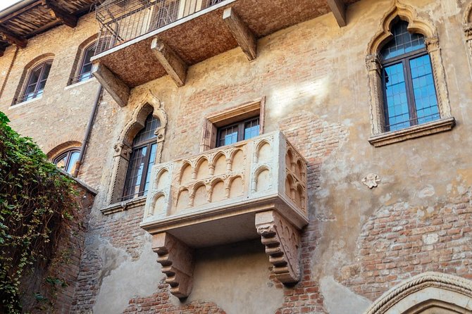 Juliets House & Surroundings of Verona Private Tour With Locals - Discovering Veronas Roman Arena
