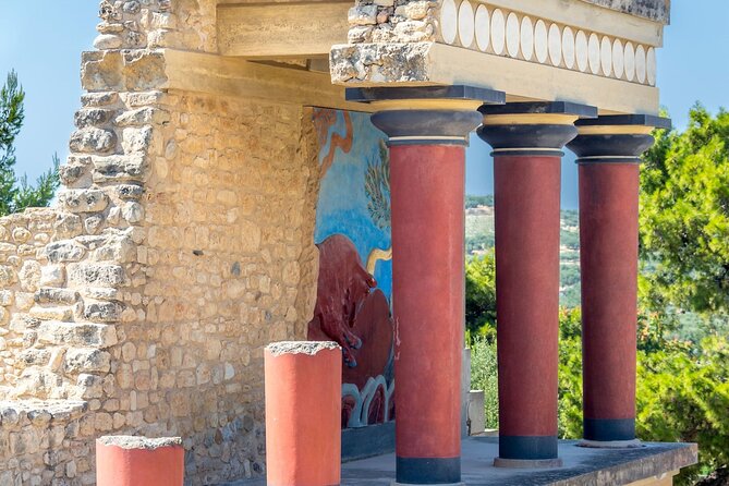 Knossos Palace and Heraklion Guided Tour With Transport - Knossos Palace Overview