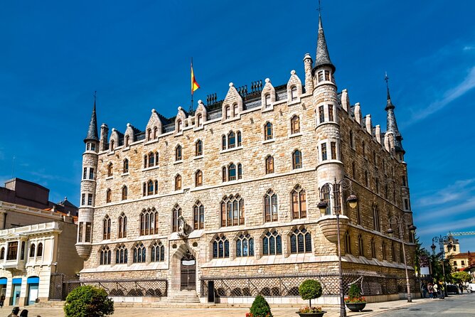 León Scavenger Hunt and Sights Self-Guided Tour - Tour Confirmation and Booking