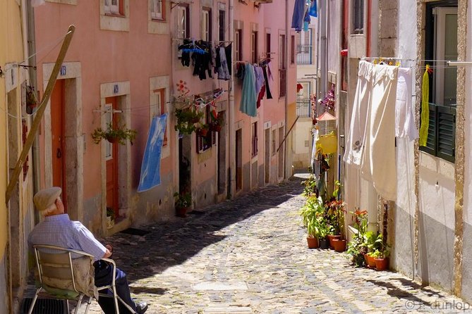 Lisbon Small Group Tour With Dinner & Fado Music - Insightful Explanations From the Guide