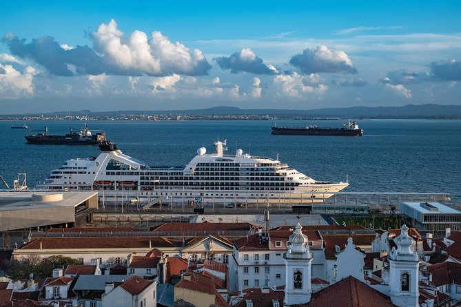 Lisbon Walking Tour With a Photographer - Morning Edition - Neighborhoods Explored