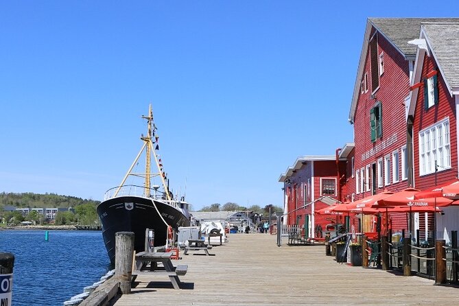 Lunenburg Small Group Express From Halifax Lobster Roll Lunch - Return to Halifax