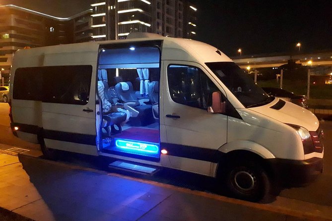 Luxury Baby-Protected Car Big T- Can Be Worn by 10 People With 11 Drivers, the Best Choice for Round - Availability and Instant Confirmation