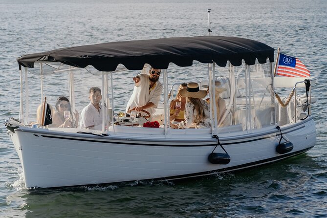 Luxury Shared E-Boat Cruise With Wine and Charcuterie Board - Luxury E-Boat Features